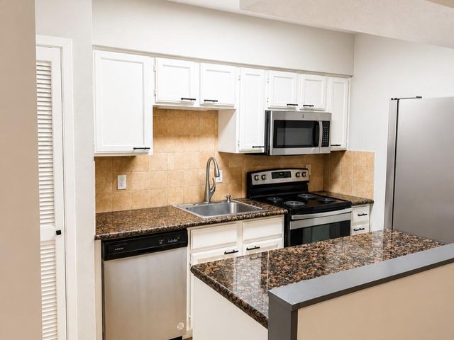 2230 S Piney Point Road 221, Houston, TX 77063