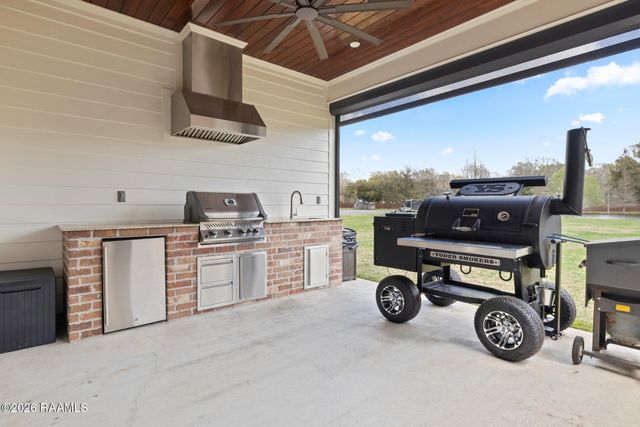 118 Laken Lane, Lafayette, LA 70508