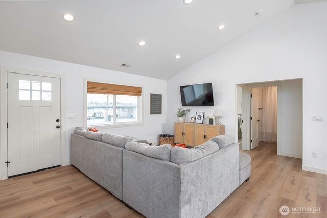 1038 W Lakeside Drive, Moses Lake, WA 98837