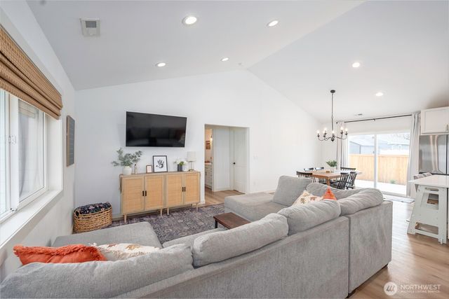 1038 W Lakeside Drive, Moses Lake, WA 98837