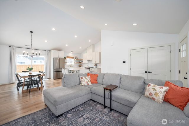 1038 W Lakeside Drive, Moses Lake, WA 98837