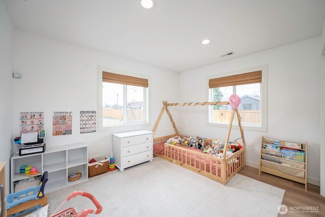 1038 W Lakeside Drive, Moses Lake, WA 98837