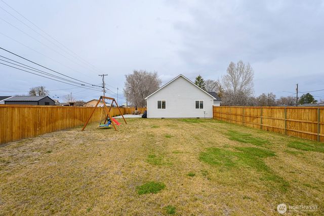 1038 W Lakeside Drive, Moses Lake, WA 98837