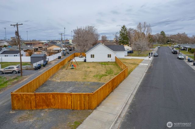 1038 W Lakeside Drive, Moses Lake, WA 98837