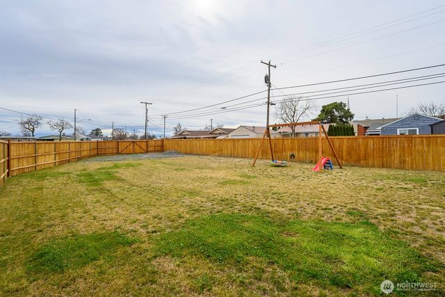 1038 W Lakeside Drive, Moses Lake, WA 98837