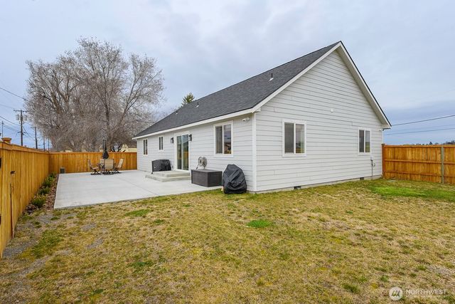 1038 W Lakeside Drive, Moses Lake, WA 98837