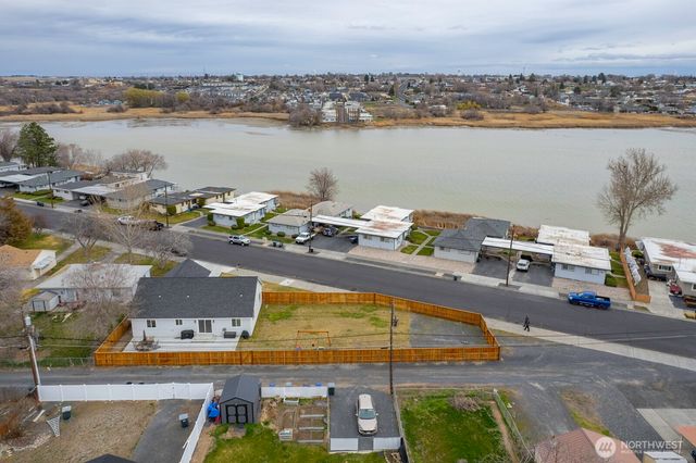 1038 W Lakeside Drive, Moses Lake, WA 98837