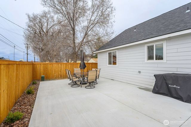 1038 W Lakeside Drive, Moses Lake, WA 98837