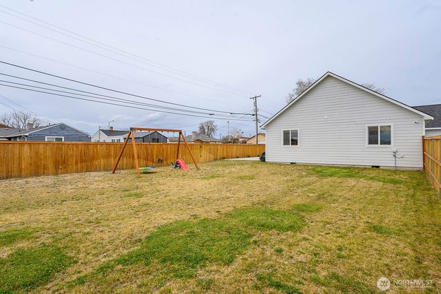 1038 W Lakeside Drive, Moses Lake, WA 98837