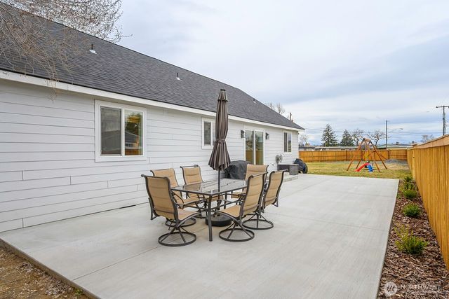 1038 W Lakeside Drive, Moses Lake, WA 98837