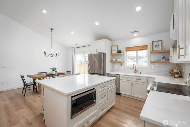 1038 W Lakeside Drive, Moses Lake, WA 98837