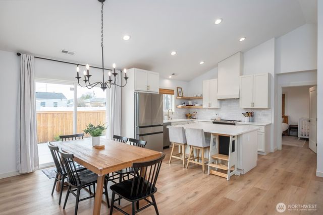 1038 W Lakeside Drive, Moses Lake, WA 98837