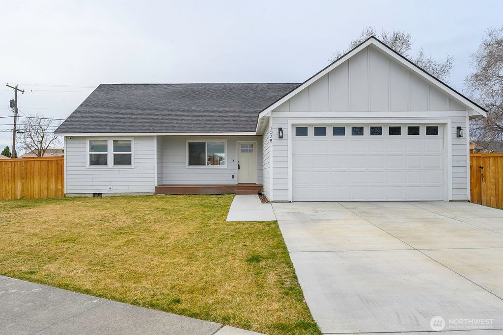 1038 W Lakeside Drive, Moses Lake, WA 98837