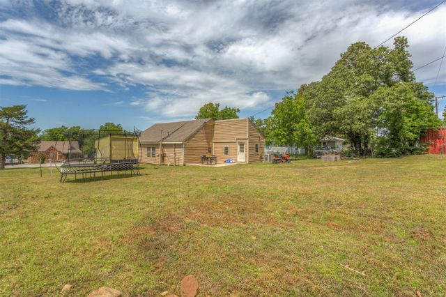 5819 S 32nd West Avenue, Tulsa, OK 74107