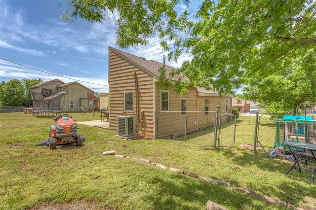 5819 S 32nd West Avenue, Tulsa, OK 74107