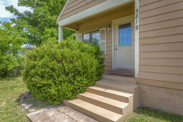 5819 S 32nd West Avenue, Tulsa, OK 74107