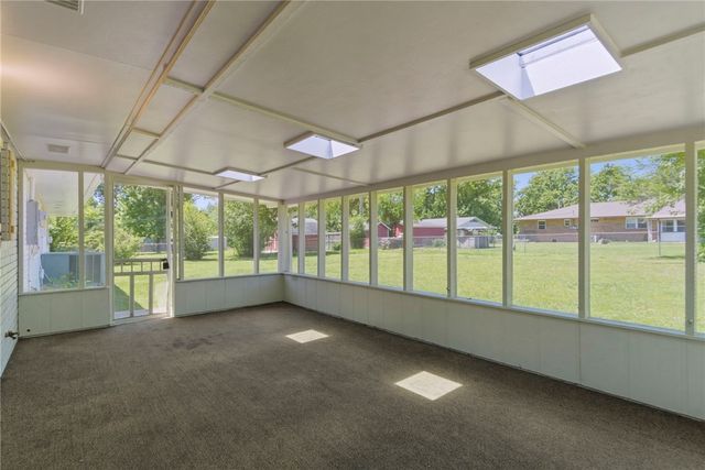 2006 S 16th Street, Rogers, AR 72758