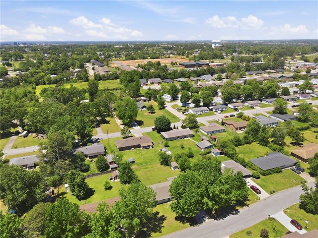 2006 S 16th Street, Rogers, AR 72758