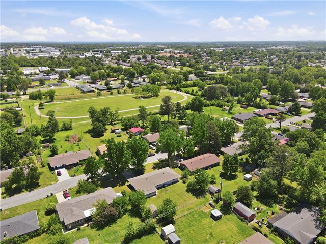 2006 S 16th Street, Rogers, AR 72758