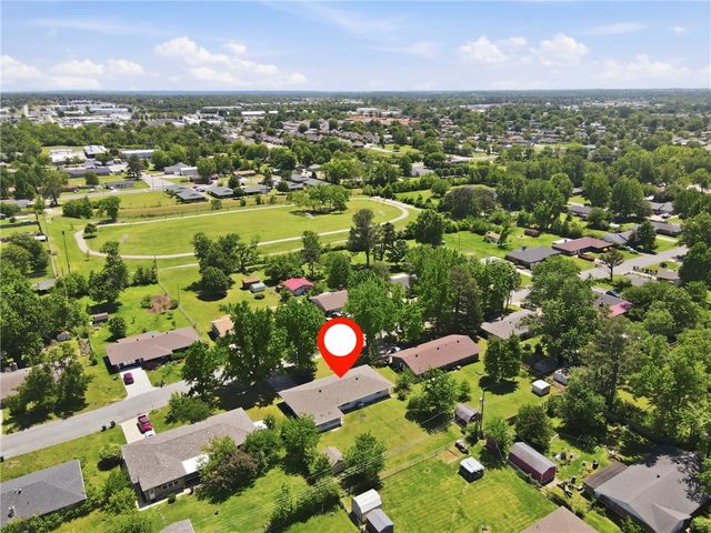 2006 S 16th Street, Rogers, AR 72758