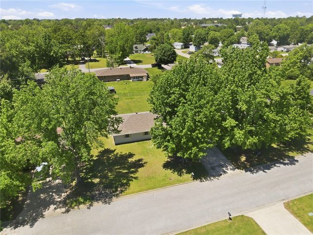 2006 S 16th Street, Rogers, AR 72758