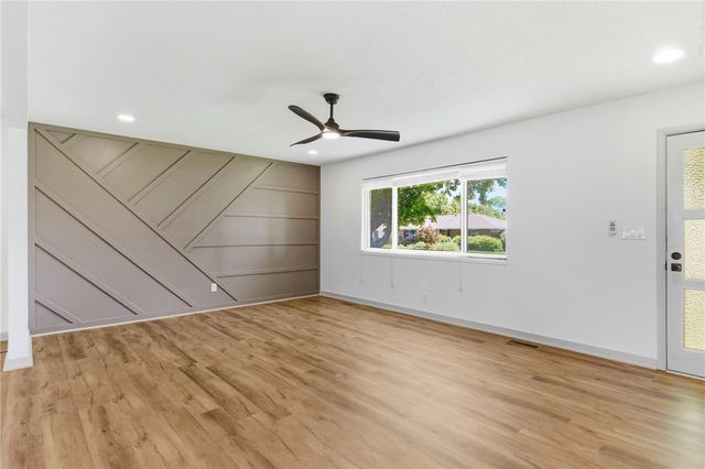 2006 S 16th Street, Rogers, AR 72758