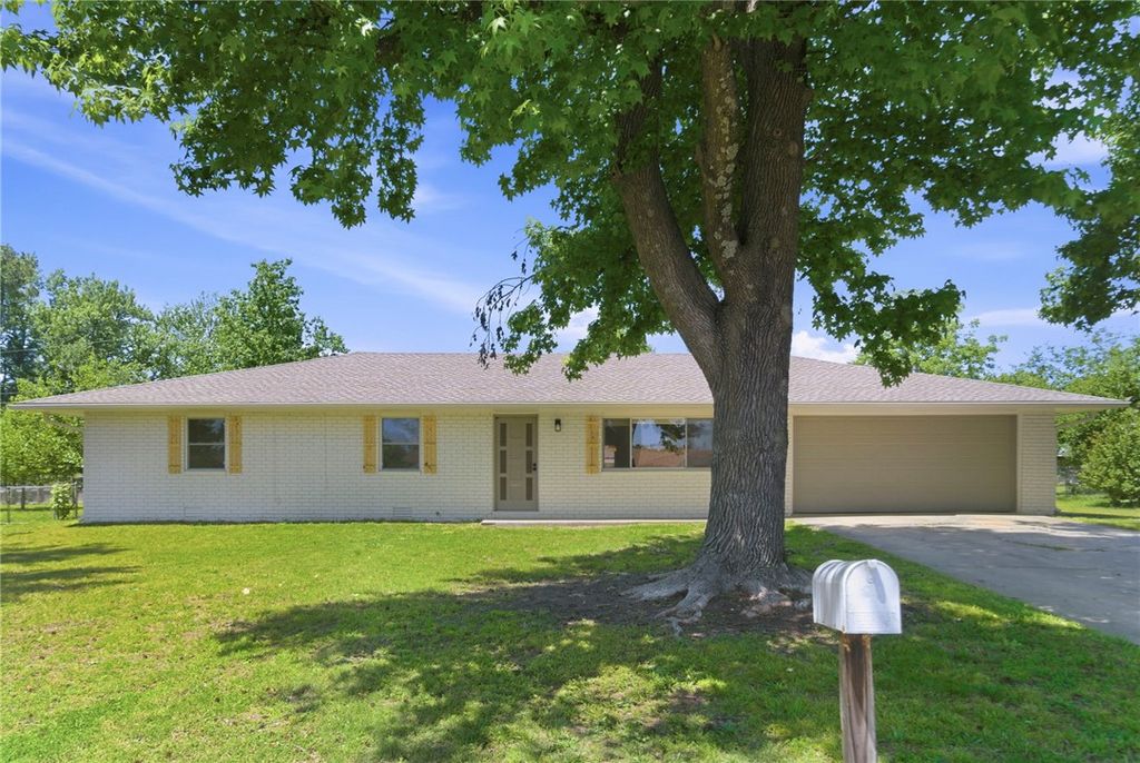 2006 S 16th Street, Rogers, AR 72758