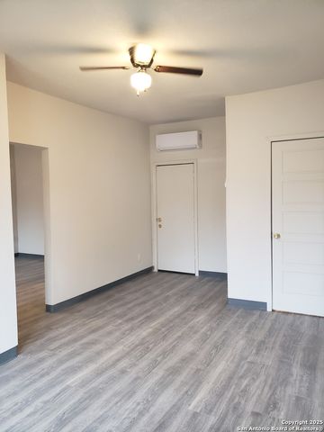 1211 Gladstone, San Antonio, TX 78225