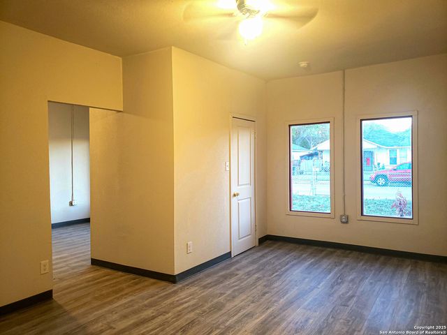 1211 Gladstone, San Antonio, TX 78225