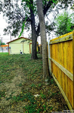 1211 Gladstone, San Antonio, TX 78225