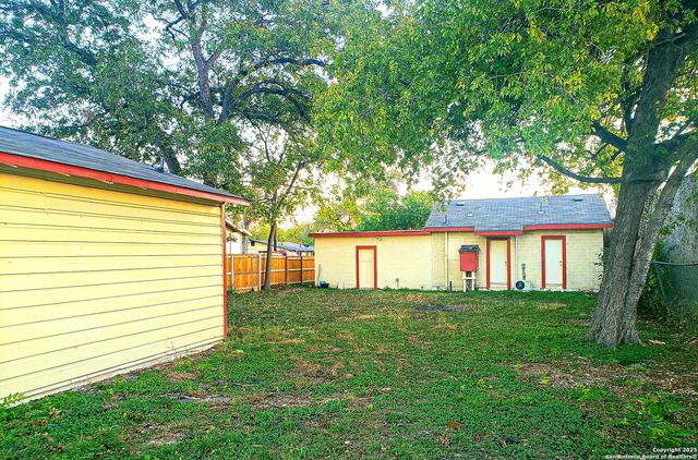 1211 Gladstone, San Antonio, TX 78225