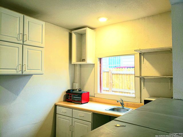 1211 Gladstone, San Antonio, TX 78225