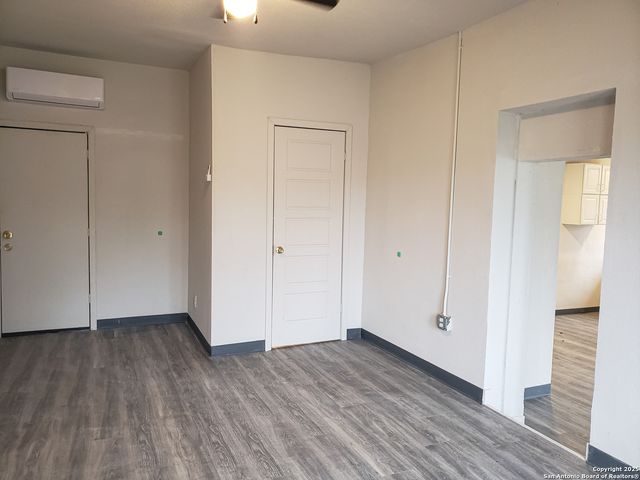 1211 Gladstone, San Antonio, TX 78225