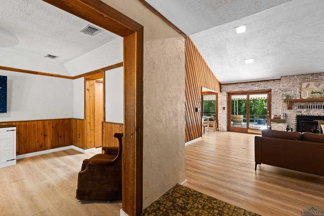 6 Honeysuckle Ln, Longview, TX 75604