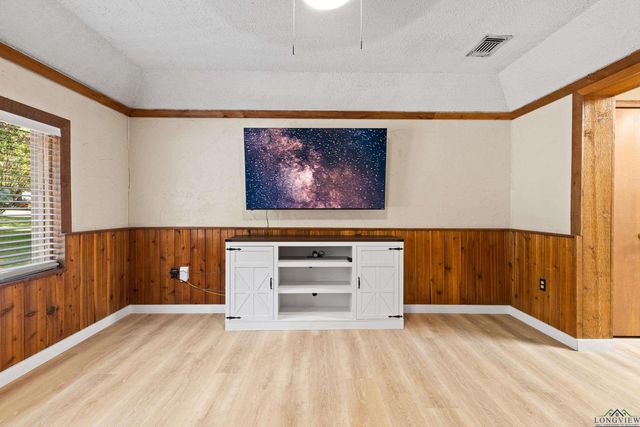 6 Honeysuckle Ln, Longview, TX 75604