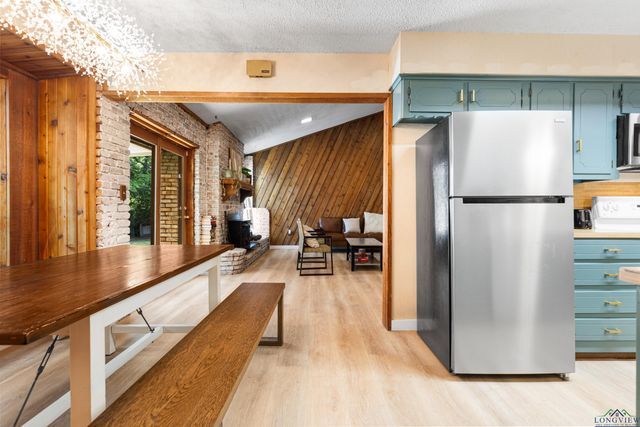 6 Honeysuckle Ln, Longview, TX 75604