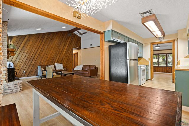 6 Honeysuckle Ln, Longview, TX 75604