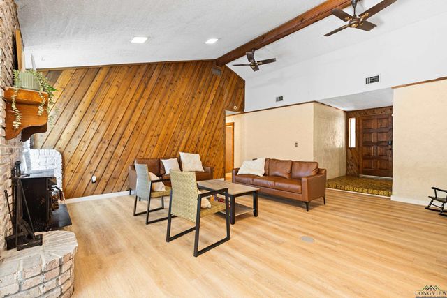 6 Honeysuckle Ln, Longview, TX 75604