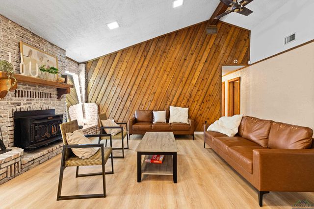 6 Honeysuckle Ln, Longview, TX 75604