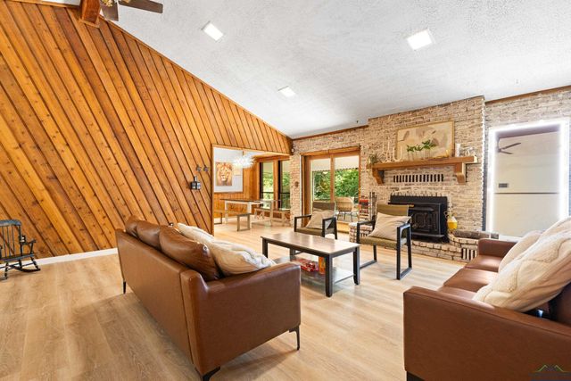 6 Honeysuckle Ln, Longview, TX 75604