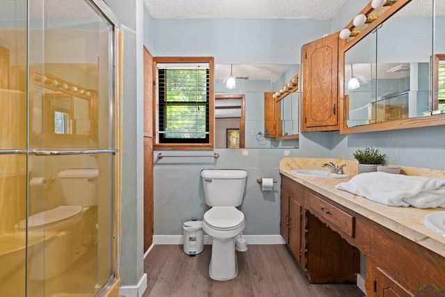 6 Honeysuckle Ln, Longview, TX 75604