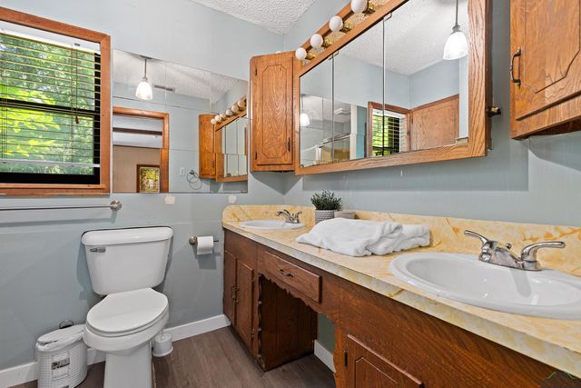 6 Honeysuckle Ln, Longview, TX 75604