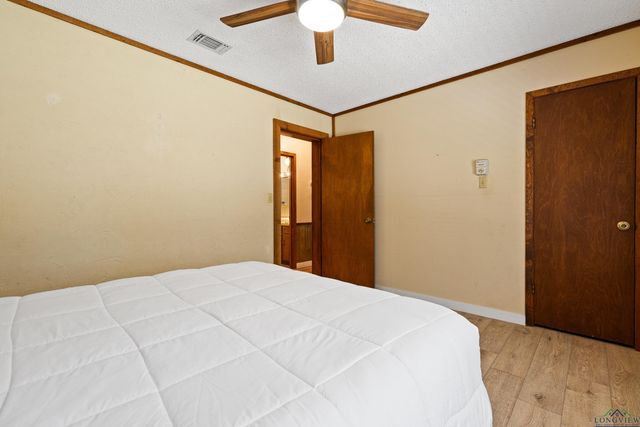 6 Honeysuckle Ln, Longview, TX 75604