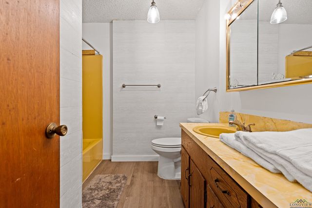 6 Honeysuckle Ln, Longview, TX 75604