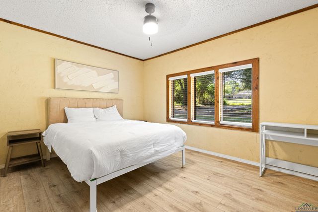 6 Honeysuckle Ln, Longview, TX 75604