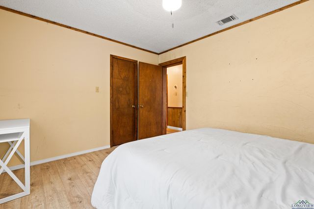 6 Honeysuckle Ln, Longview, TX 75604