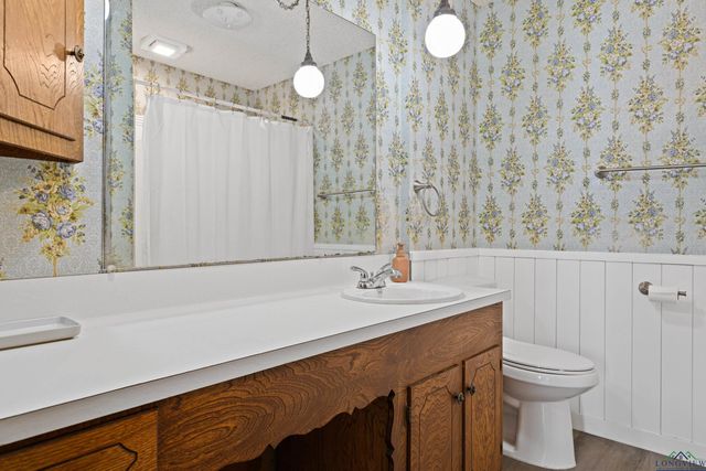 6 Honeysuckle Ln, Longview, TX 75604