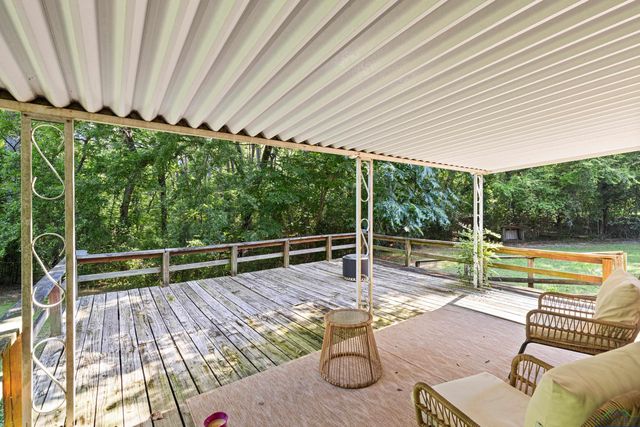 6 Honeysuckle Ln, Longview, TX 75604