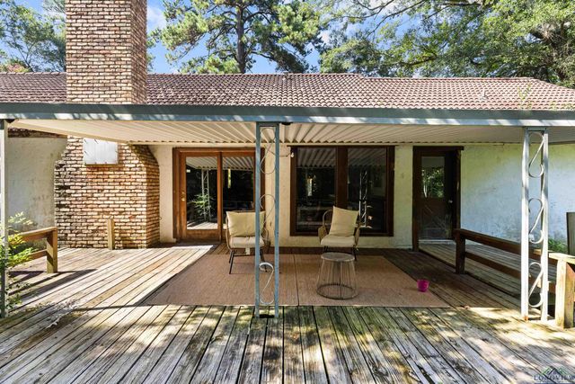 6 Honeysuckle Ln, Longview, TX 75604