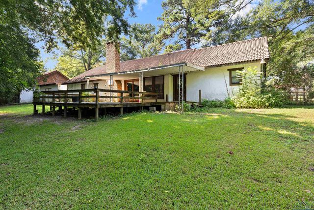 6 Honeysuckle Ln, Longview, TX 75604